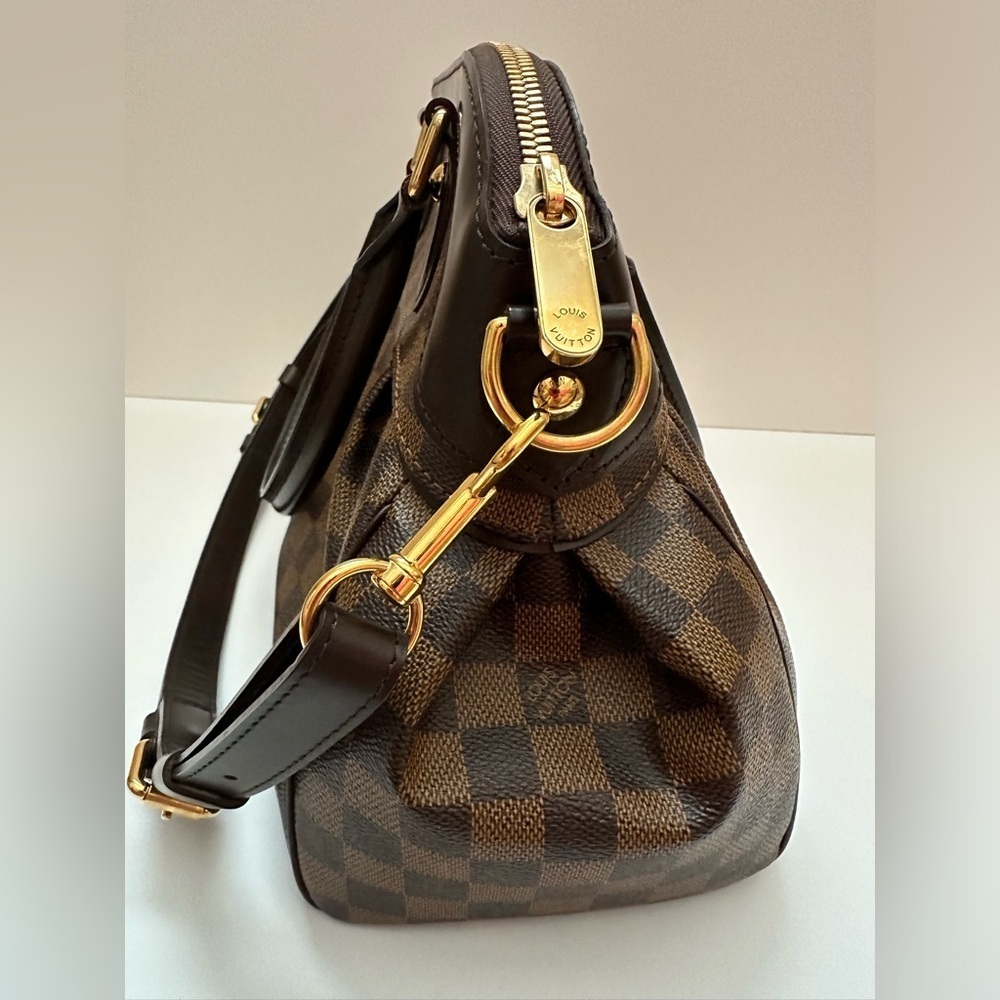 Authentic Louis Vuitton Trevi Pm Damier- Timeless Elegance - Picture 6 of 14
